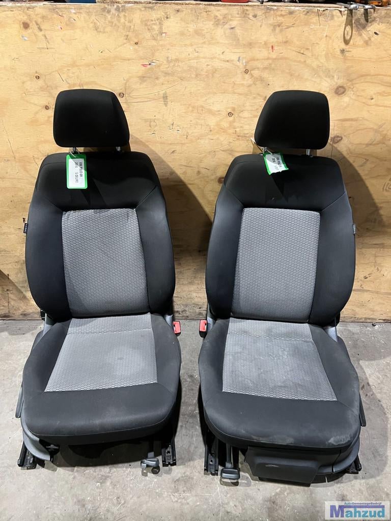 VW POLO 6R Links rechts stoel achterbank 2009-2013, Auto-onderdelen, Gebruikt, Volkswagen, Volkswagen AG, Berliner Ring 2
38440  Wolfsburg, DE