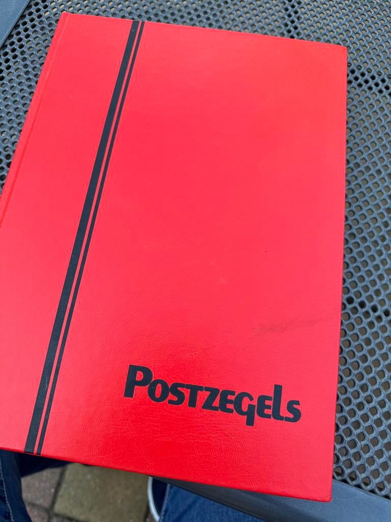Postzegelverzameling DDR en meer in album, Postzegels en Munten, Postzegels | Volle albums en Verzamelingen, Ophalen of Verzenden