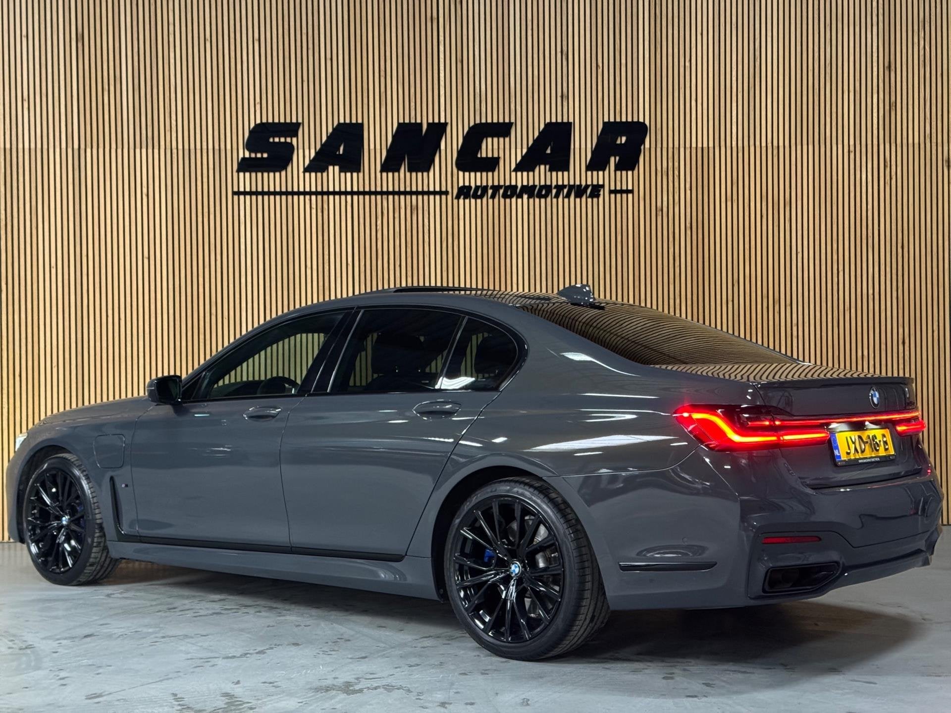 BMW 7-serie 745e High Executive, Automaat, Achterwielaandrijving, Zwart, 394 pk