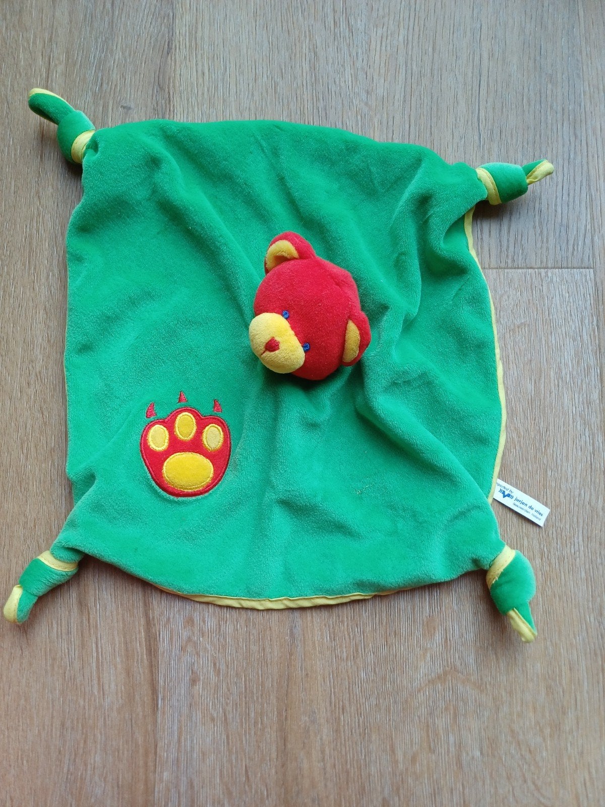 knuffeldoekje Knuffeldoek jurjen de vries groen rood beer, Ophalen of Verzenden, Zo goed als nieuw, Beer