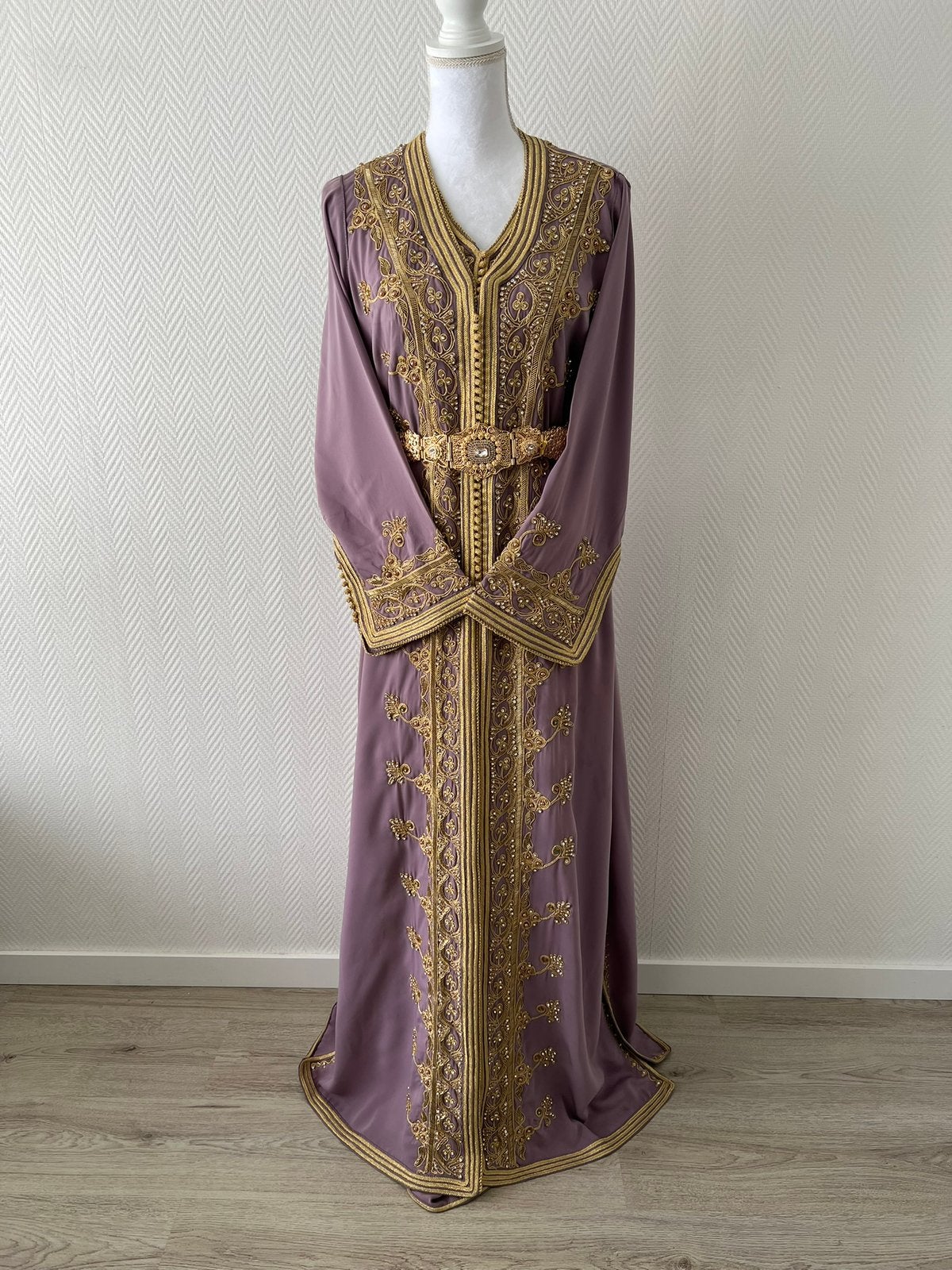 Te huur: Lila Takshita (Maat M/L), Overige typen, Paars, Gedragen, Ophalen