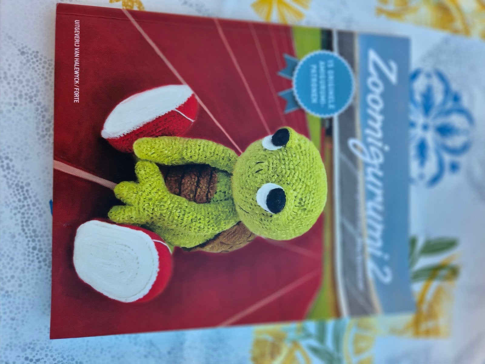 Zoomigurumi 2: 15 originele amigurumi patronen, Breien en Haken, Diverse auteurs, Ophalen of Verzenden, Zo goed als nieuw