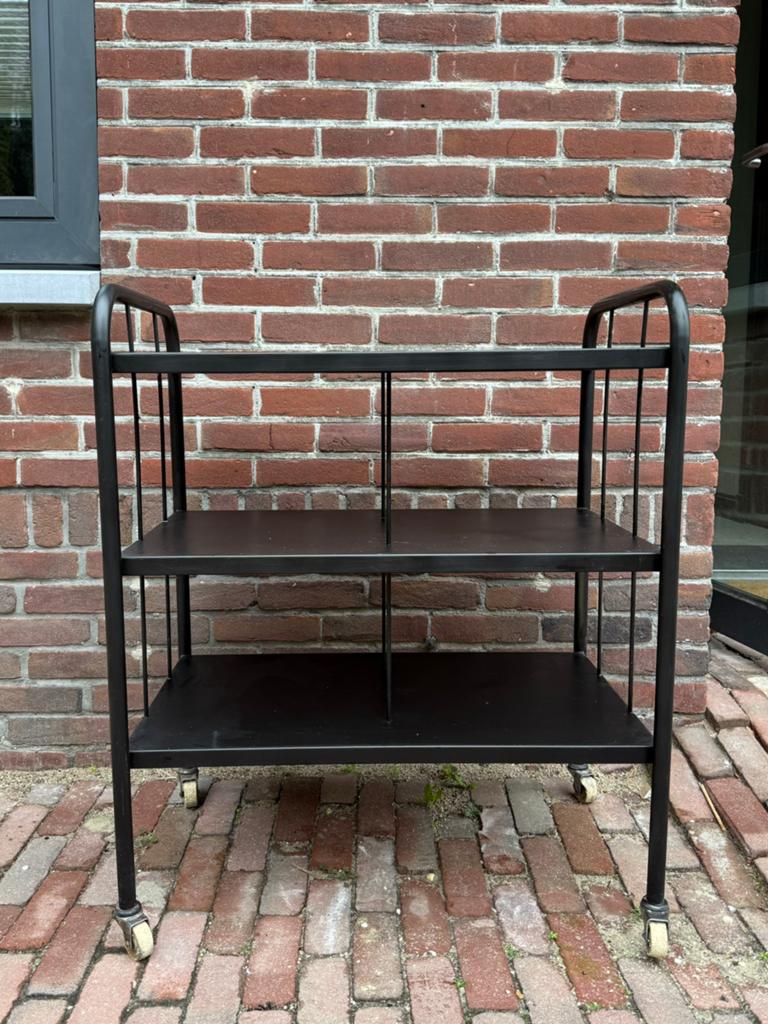 Vintage (medicijn) kastje op wieltjes, Ophalen, Gebruikt