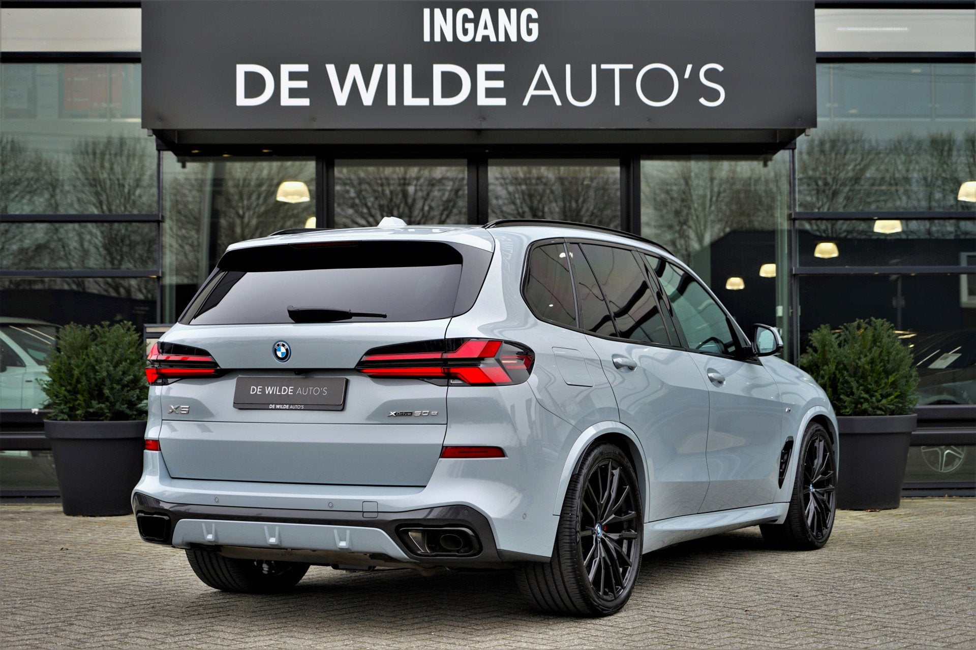 BMW X5 xDrive50e M-sport M-seats SkyLounge Massage Trekhaak, Dealer onderhouden, Gebruikt, 2395 kg, Bedrijf