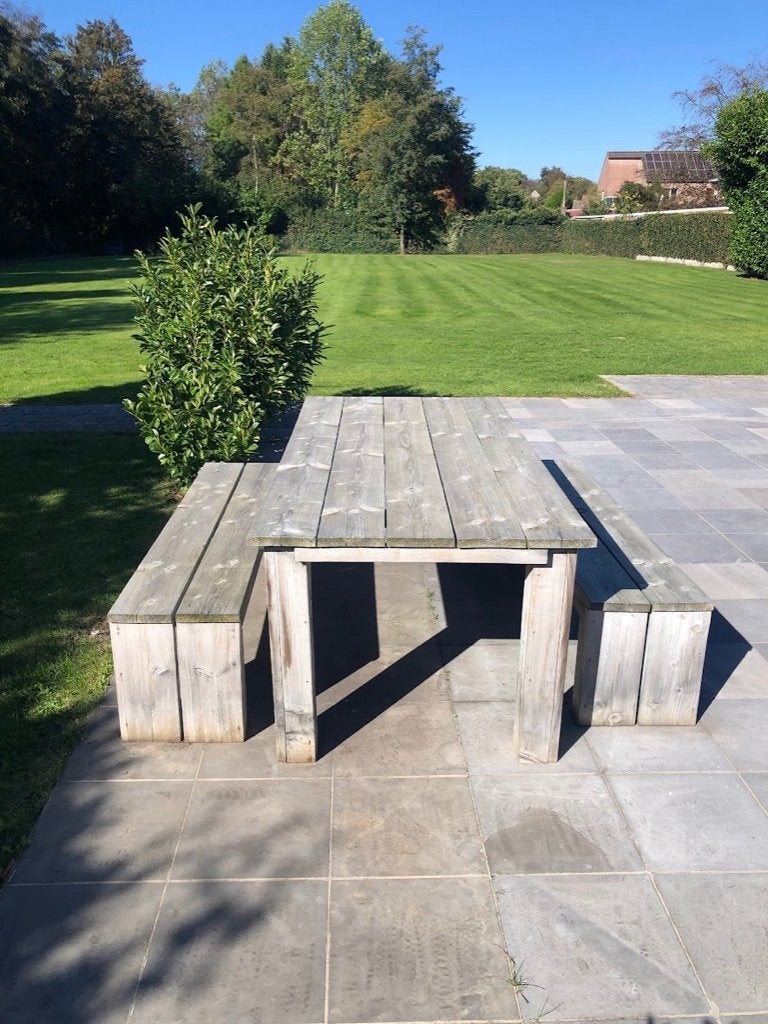 Mooie, robuuste houten tuinset met 2 banken, Tuin en Terras, Ophalen, Zo goed als nieuw, Rechthoekig, Hout