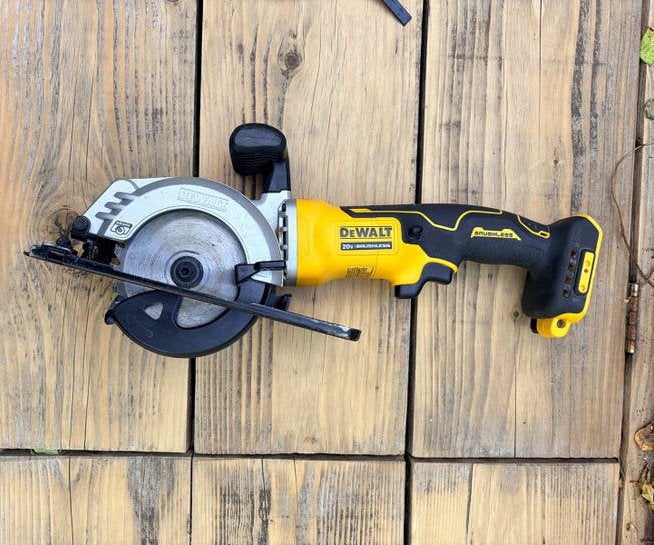 Dewalt DCS571 compacte 18v/20v cirkelzaag, Doe-het-zelf en Verbouw, Gereedschap | Zaagmachines, Gebruikt, Cirkelzaag, Ophalen of Verzenden