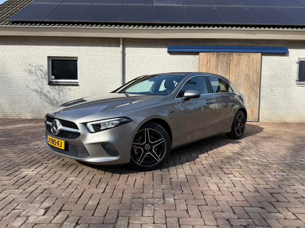 Mercedes-Benz A250e Bns Sol Luxury AMG | NAP | DEALEROND, Auto's, Mercedes-Benz, Bedrijf, Hybride Elektrisch/Benzine, 1600 kg