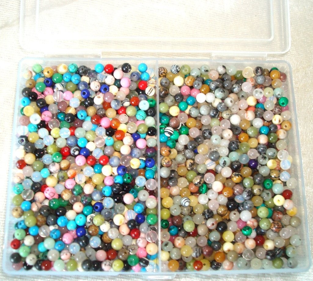 Doos met 2x 1000 kralen natuur- en halfedelsteen 4 mm., Info.adorabeads@gmail.com, Want 18 Hoogvliet, Nieuw, Ophalen of Verzenden