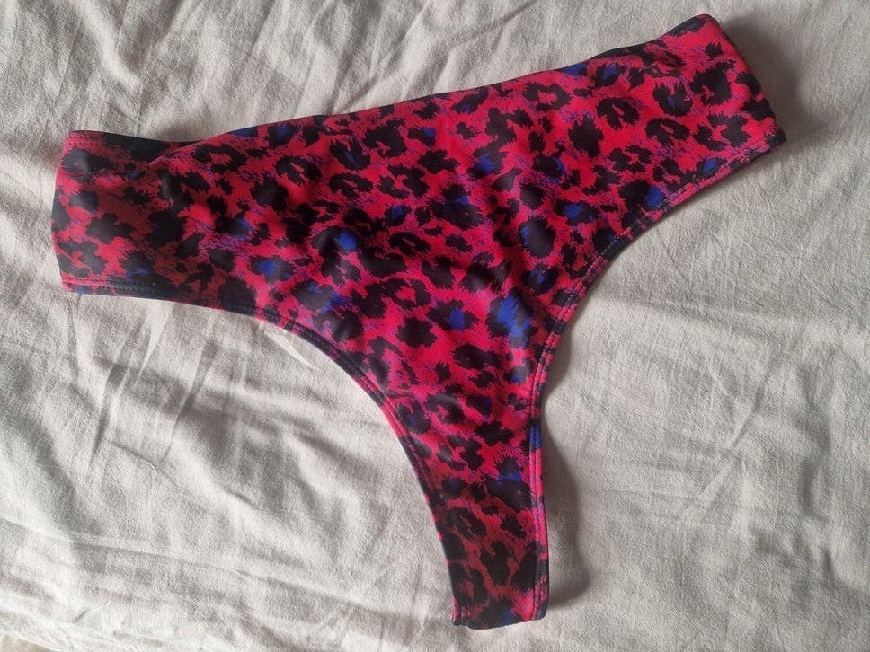 String bikiniebroekje, Kleding | Dames, Ophalen of Verzenden, Zo goed als nieuw, Roze, Badpak