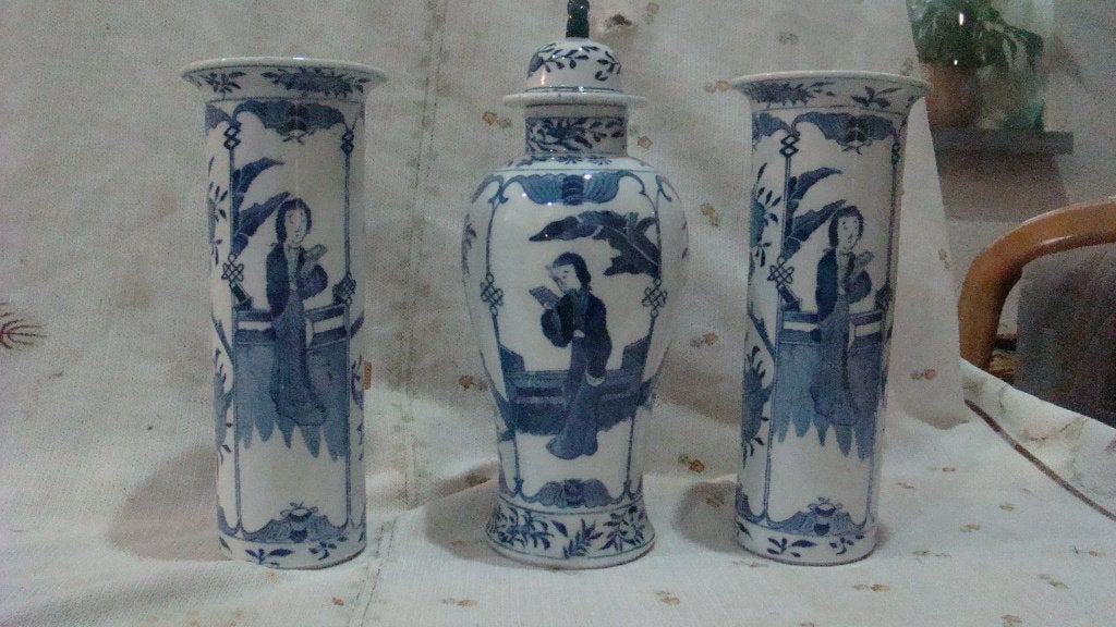 Vazen met chinese voorstelling ( Louis Regout, Antiek en Kunst, Ophalen of Verzenden