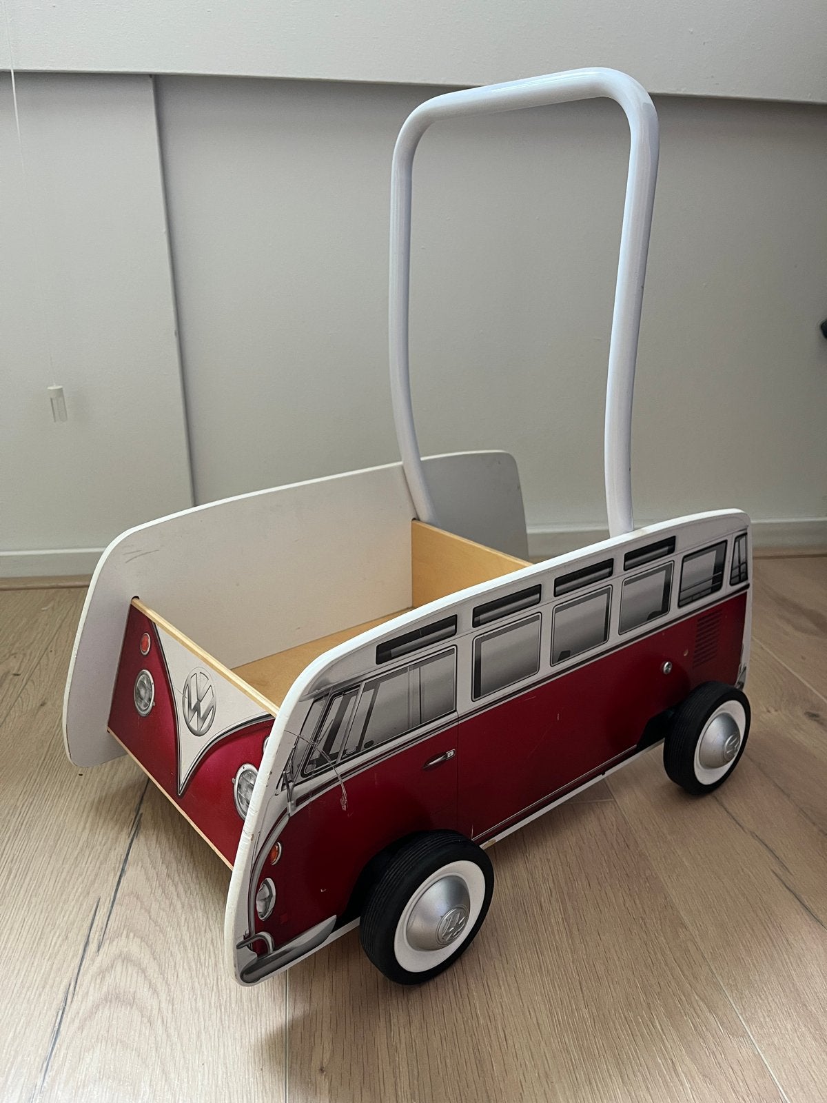 Hape Volkswagen T1 Loopwagen - Rood, Ophalen, Zo goed als nieuw, Auto, Met wieltjes