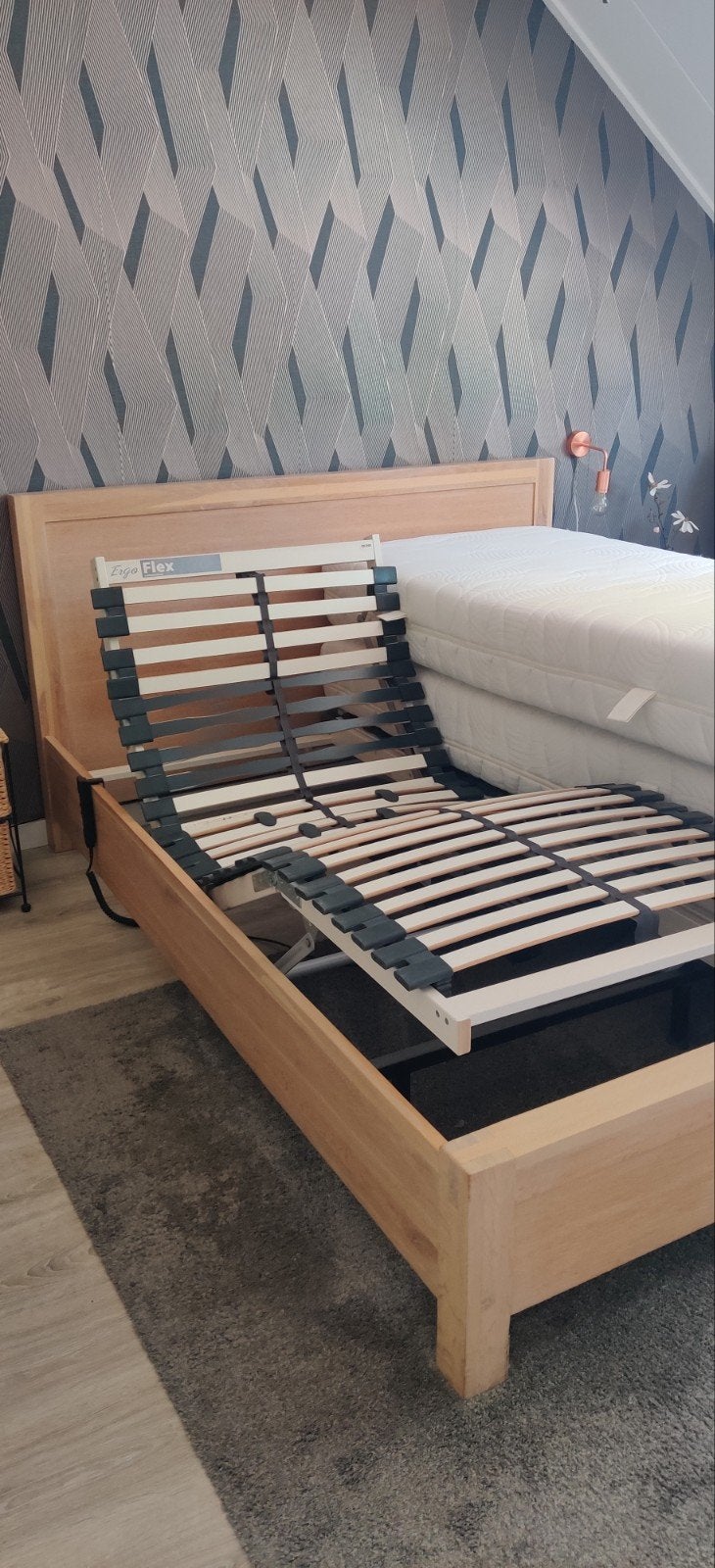 Houten bedframe met verstelbare lattenbodem, Ophalen, Bruin, Tweepersoons, Modern, Hout