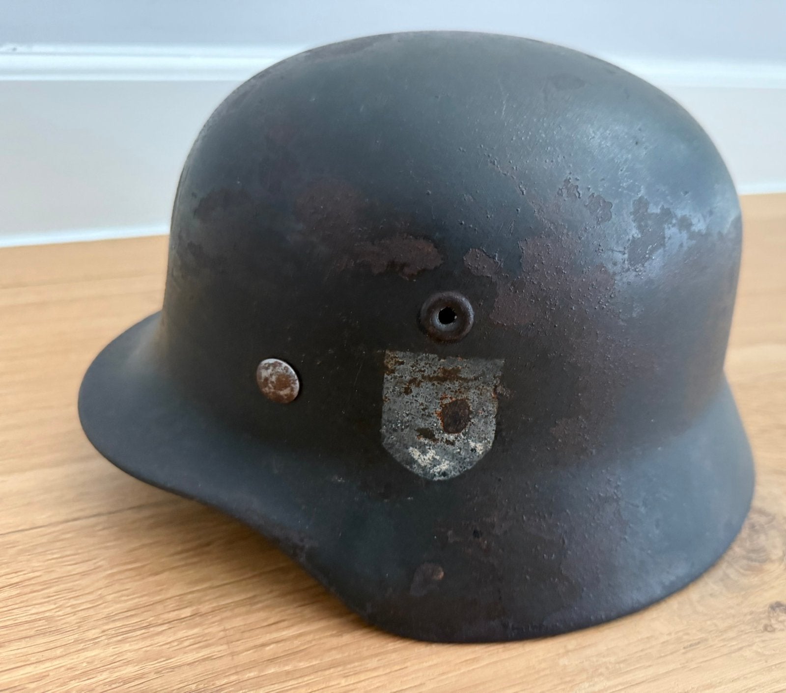 Duitse WH M35 Helm Single Decal NS 62, Ophalen of Verzenden, Duitsland, Helm of Baret