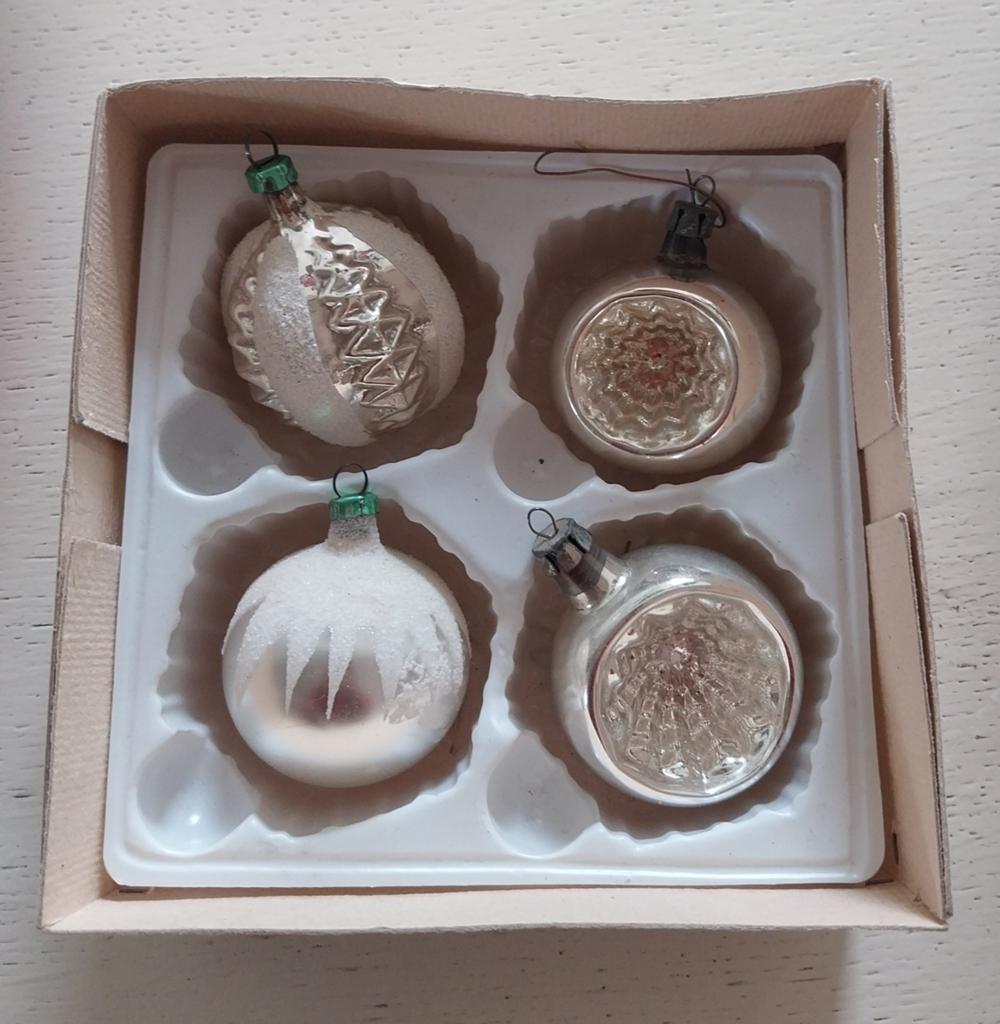 Oude zilverkleurige kerstballen, Diversen, Ophalen of Verzenden, Gebruikt