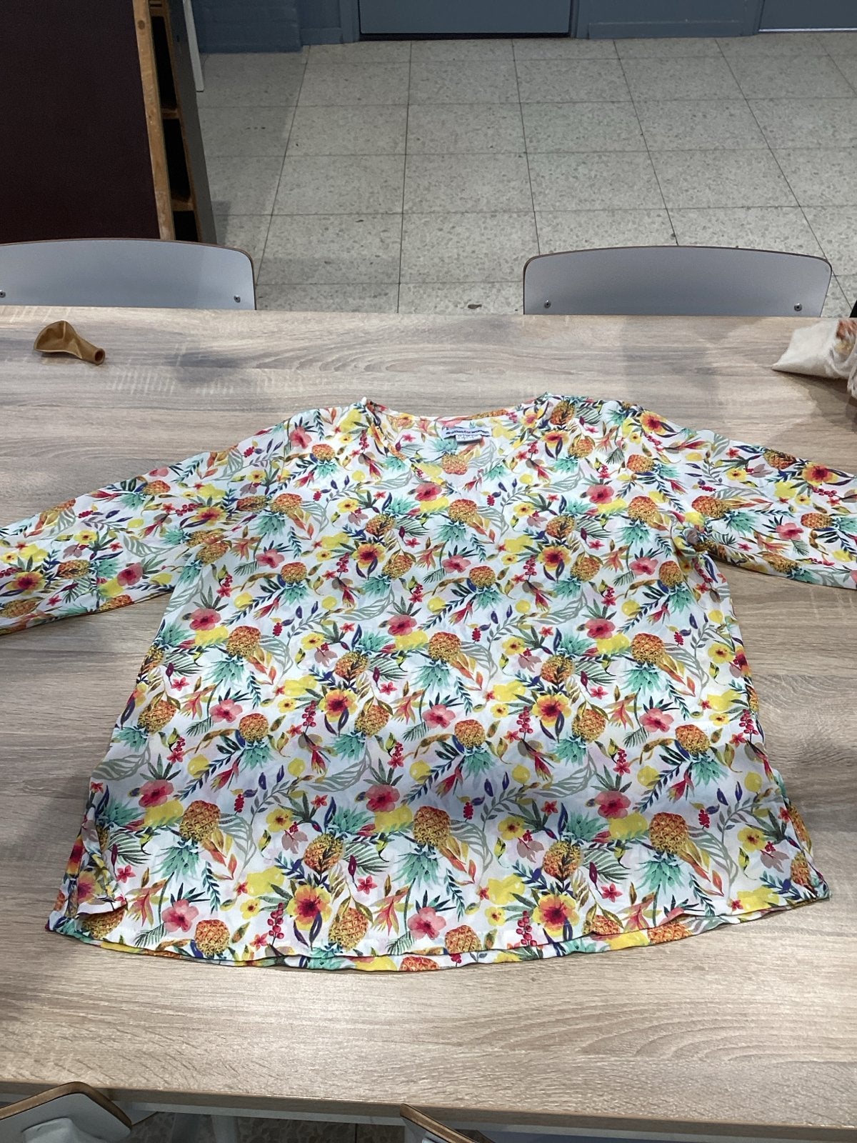Bloemen blouse maat 46-48 - Gratis afhalen, Kleding | Dames, Ophalen of Verzenden, Gedragen, Maat 46/48 (XL) of groter, Meerkleurig