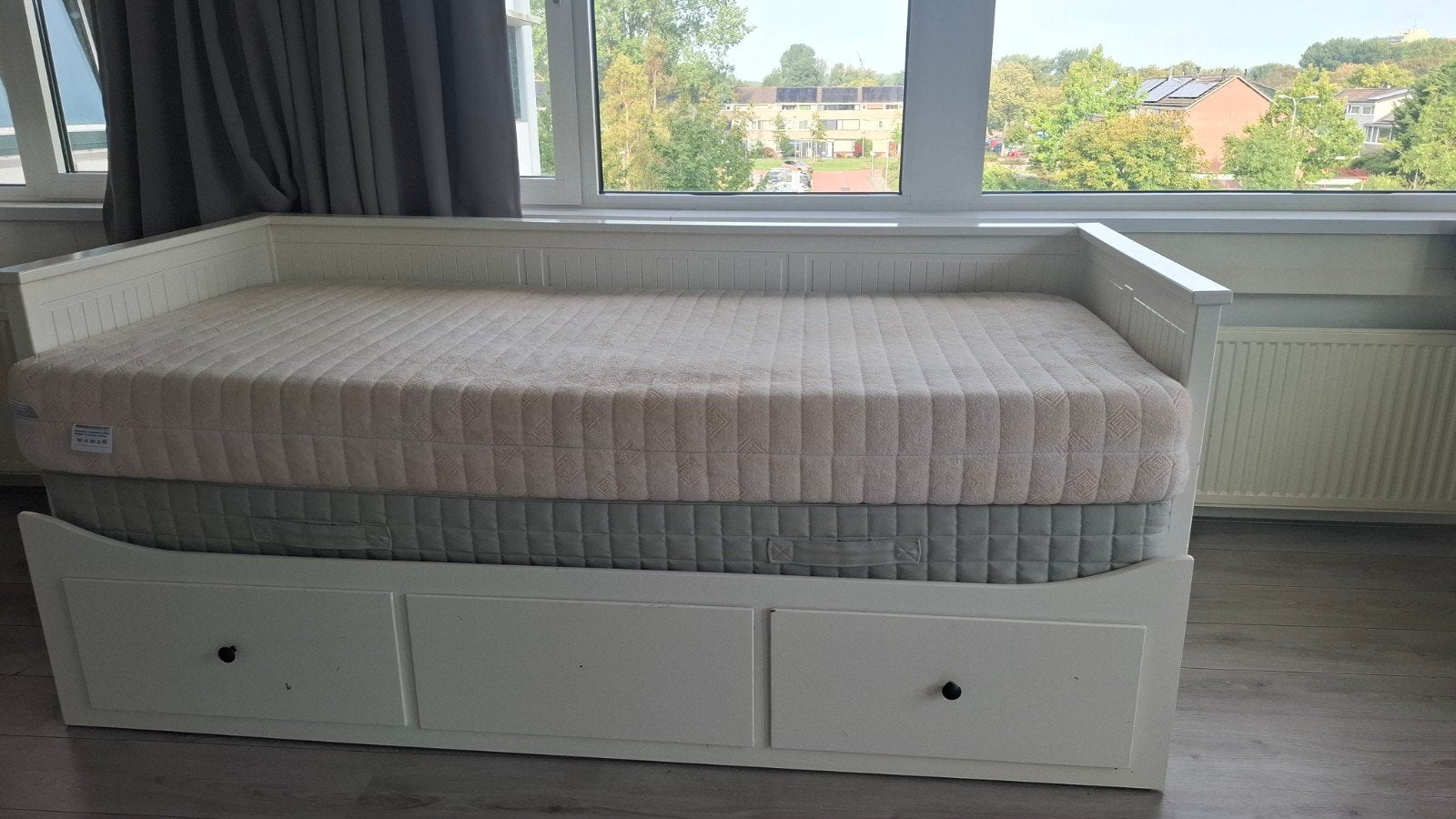 Hemnes bed IKEA met matrassen, Huis en Inrichting, Slaapkamer | Bedden, Gebruikt, 90 cm, Eenpersoons, Wit