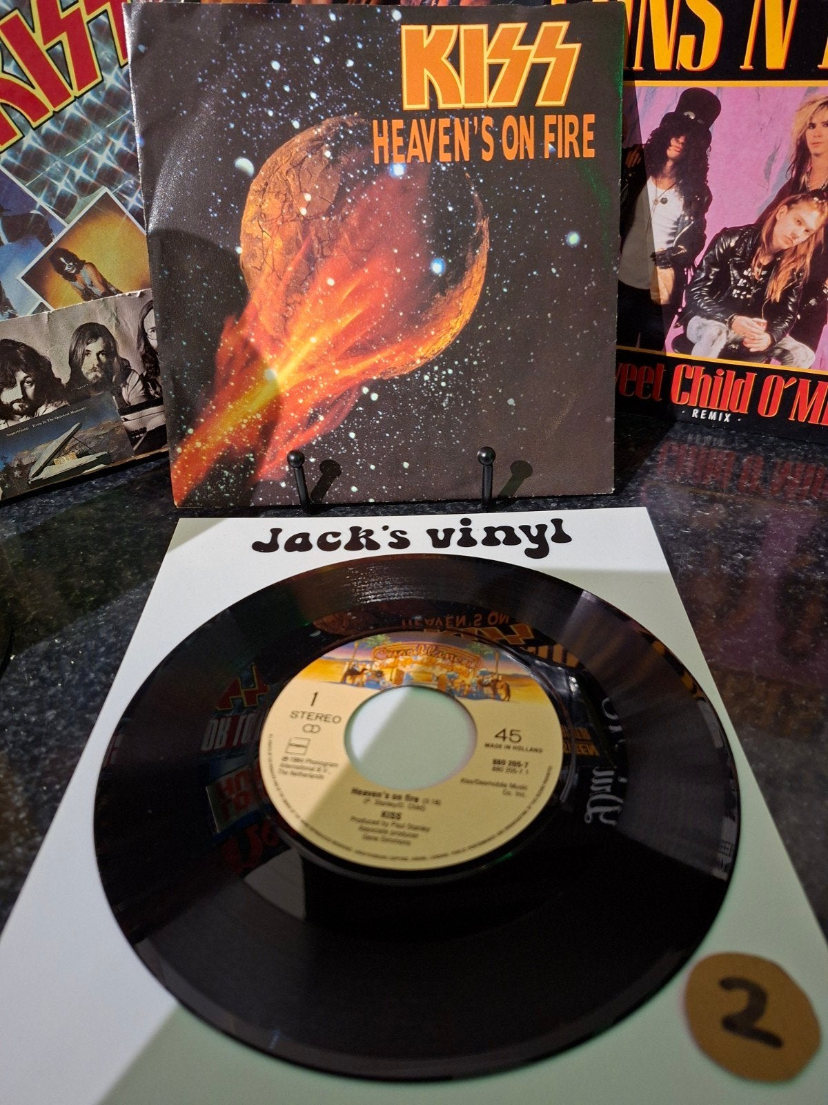 KISS - Heaven's On Fire 7 inch vinyl single (1984) 2, 7 inch, Ophalen of Verzenden, Zo goed als nieuw, Beschermende buitenhoes