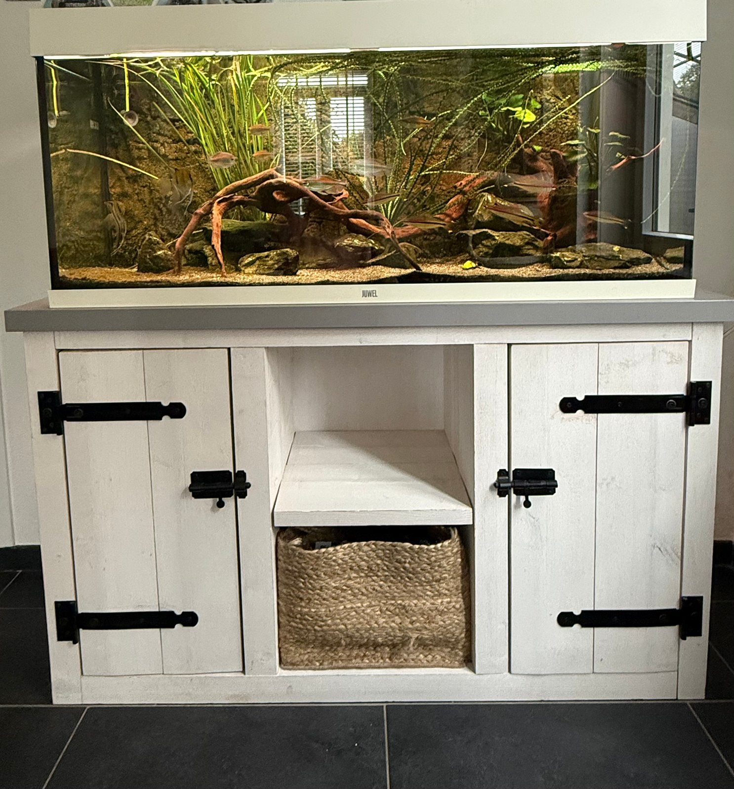 Compleet Juwel aquarium aangeboden, Dieren en Toebehoren, Ophalen, Inclusief vissen, Juwel, Gevuld zoetwateraquarium