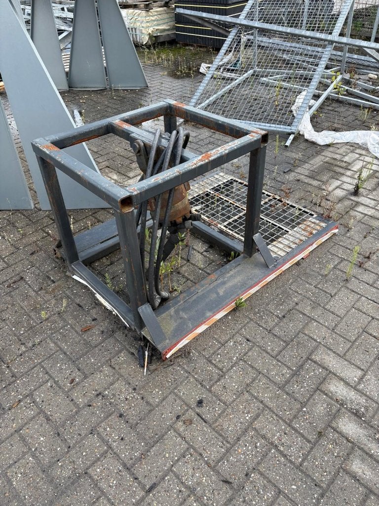Kennis hydraulische steenklem, Ophalen of Verzenden, Gebruikt, Beton, Overige typen