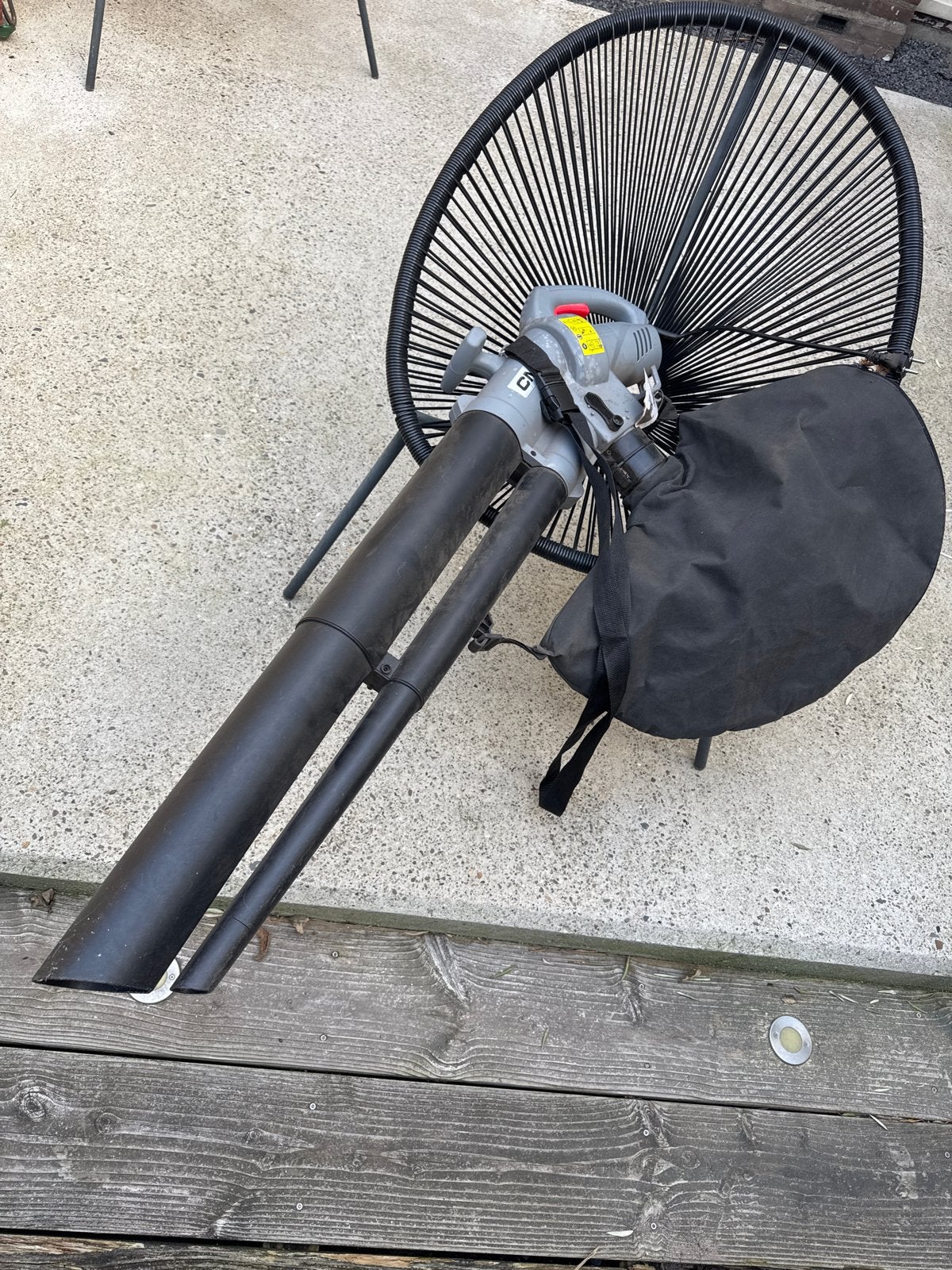 Bladblazer met zuigfunctie en opvangzak, Tuin en Terras, Ophalen, Gebruikt, Handgedragen, Met opvangzak