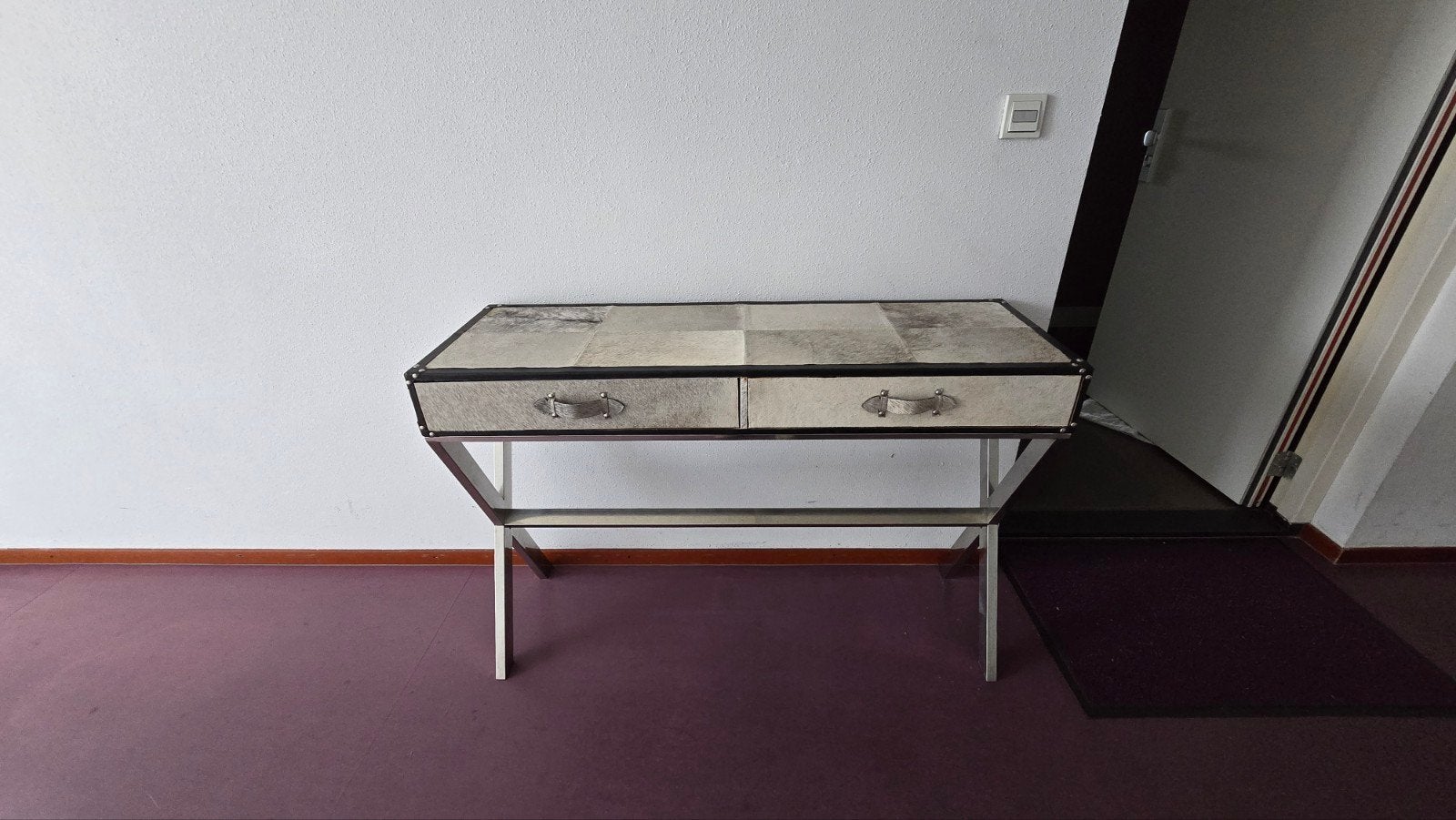 Sidetable met RVS onderstel en Buffalo leer 120x40x75cm, Huis en Inrichting, Tafels | Sidetables, Ophalen, Gebruikt, 100 tot 150 cm