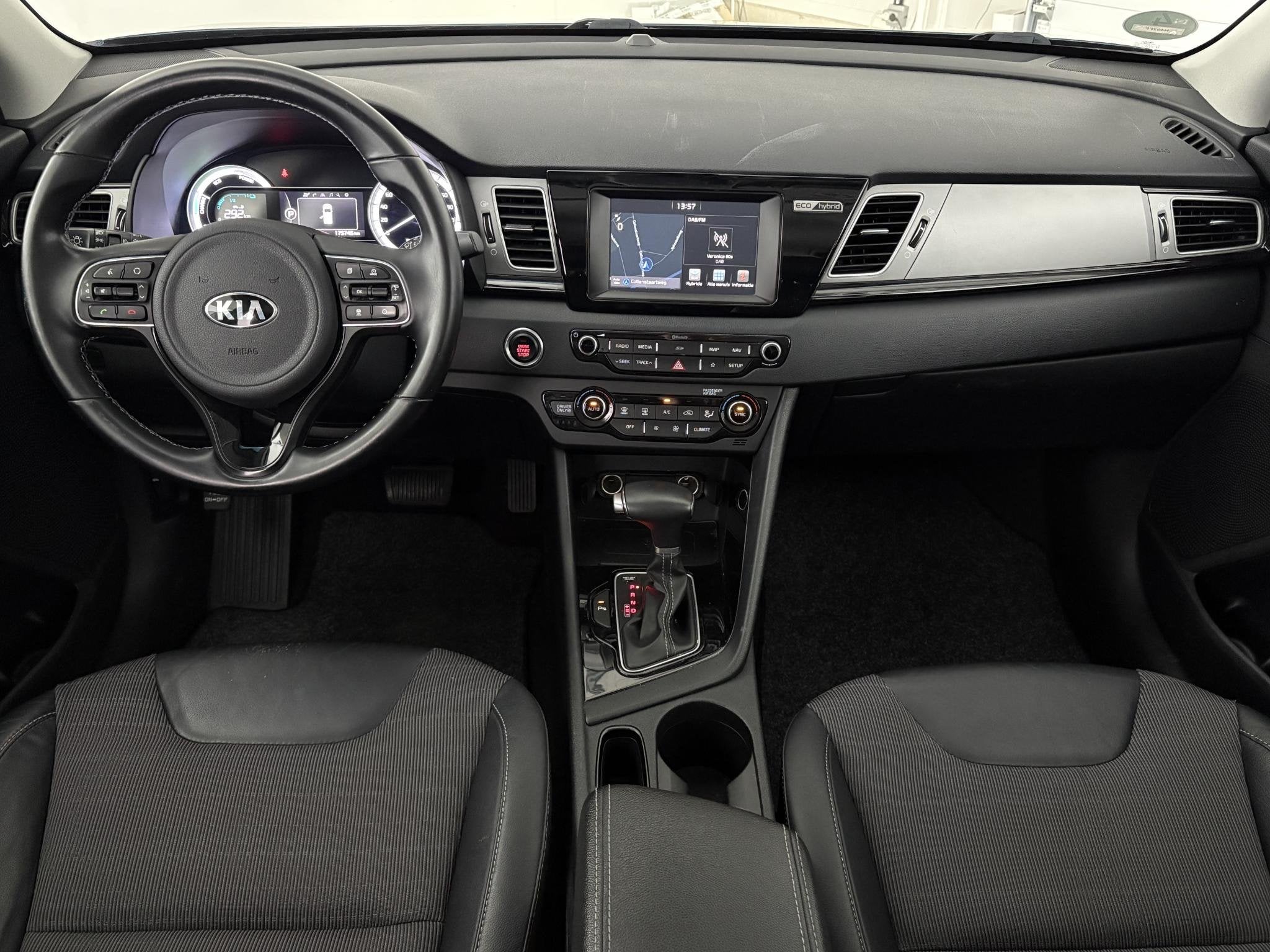 Foto 3 van Kia Niro 1.6 GDi Hybrid DynamicPlusLine | TREKHAAK | CARPLAY