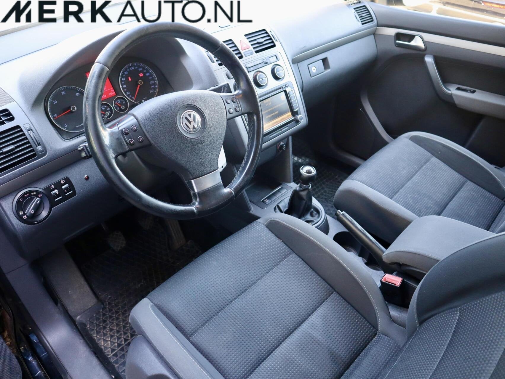 Volkswagen Touran 2.0 TDI Highline, Voorwielaandrijving, Gebruikt, 4 cilinders, Zwart