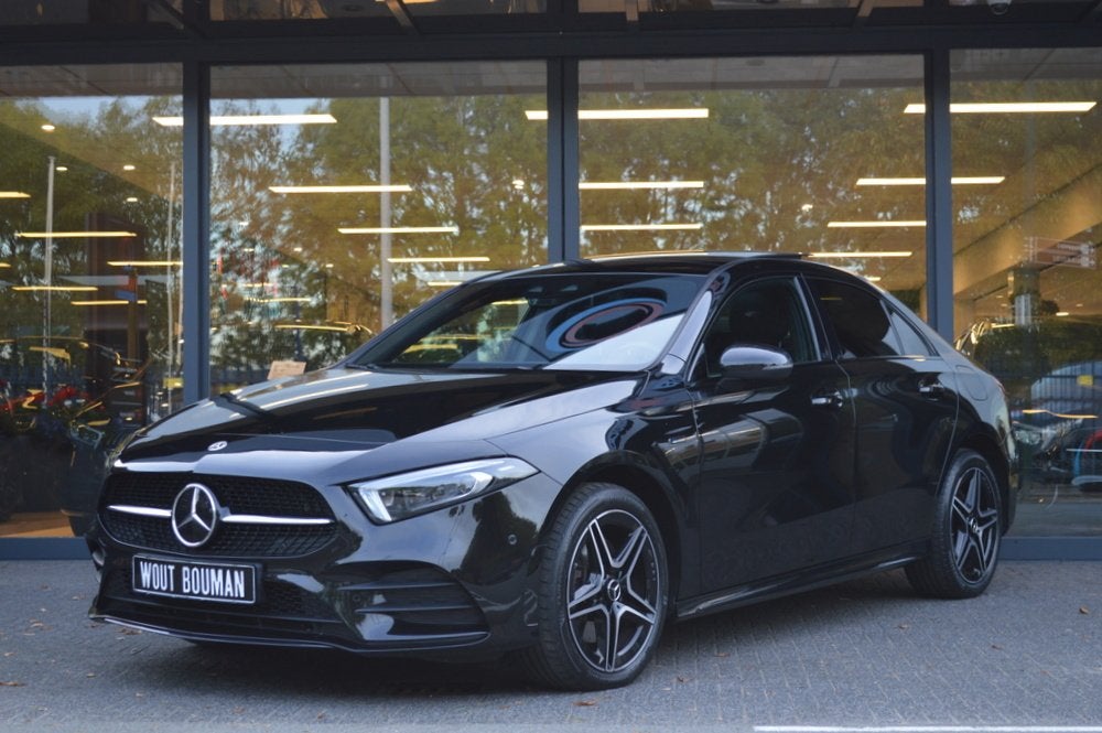 Mercedes-Benz A-Klasse 250 e AMG Led Panorama Memory Distron, Auto's, Mercedes-Benz, Gebruikt, Zwart, Bedrijf, Hybride Elektrisch/Benzine