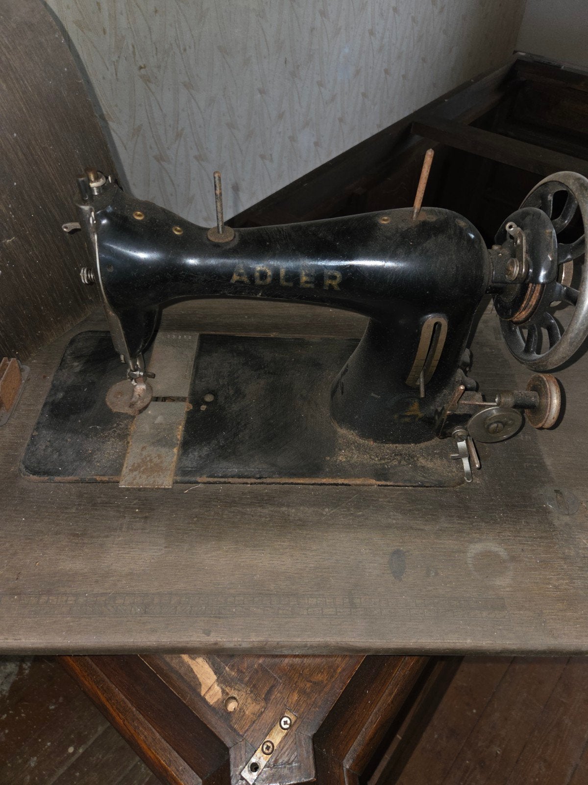 Ouderwetse naaimachine, Ophalen, Gebruikt, Minder dan 50 cm