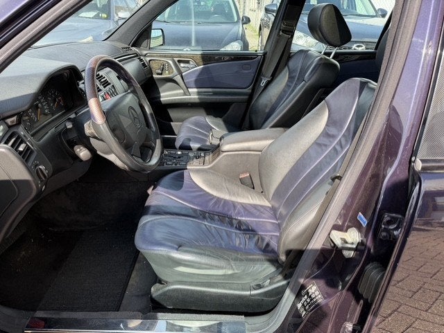 Mercedes-Benz E-klasse AMG 55 leder apk t/m 28-8-2027, Dealer onderhouden, Achterwielaandrijving, Overige kleuren, Leder