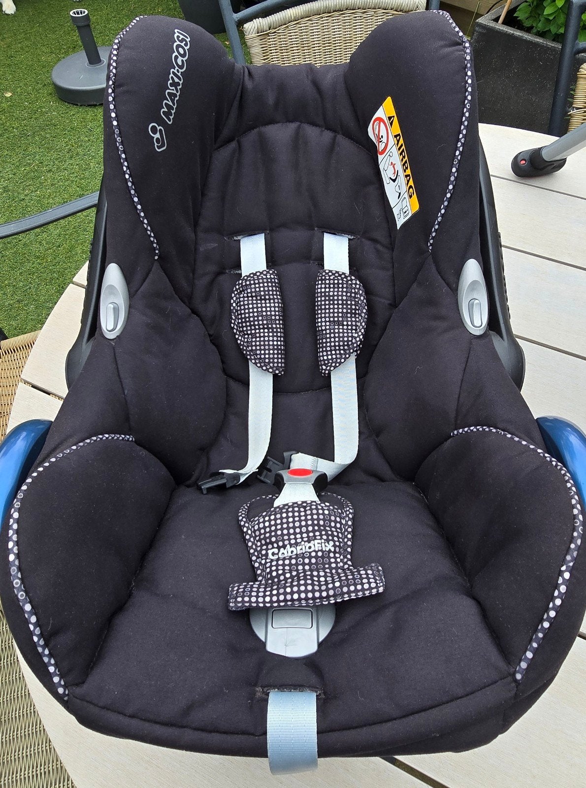 Maxi-Cosi Cabriofix met EasyFix base, Ophalen