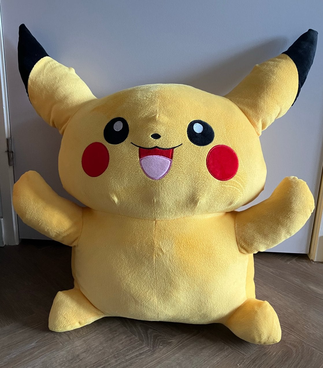 Grote Pikachu knuffel (65x75cm), Gebruikt, Geel, Overige typen, Ophalen of Verzenden