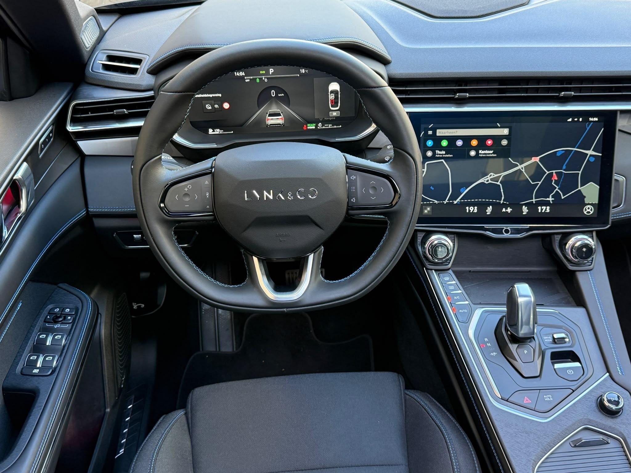 Lynk & Co 01 1.5 PHEV 261pk | Blackline | Zwarte hemel | Rol, Auto's, Dealer onderhouden, Stof, Euro 6, Bedrijf
