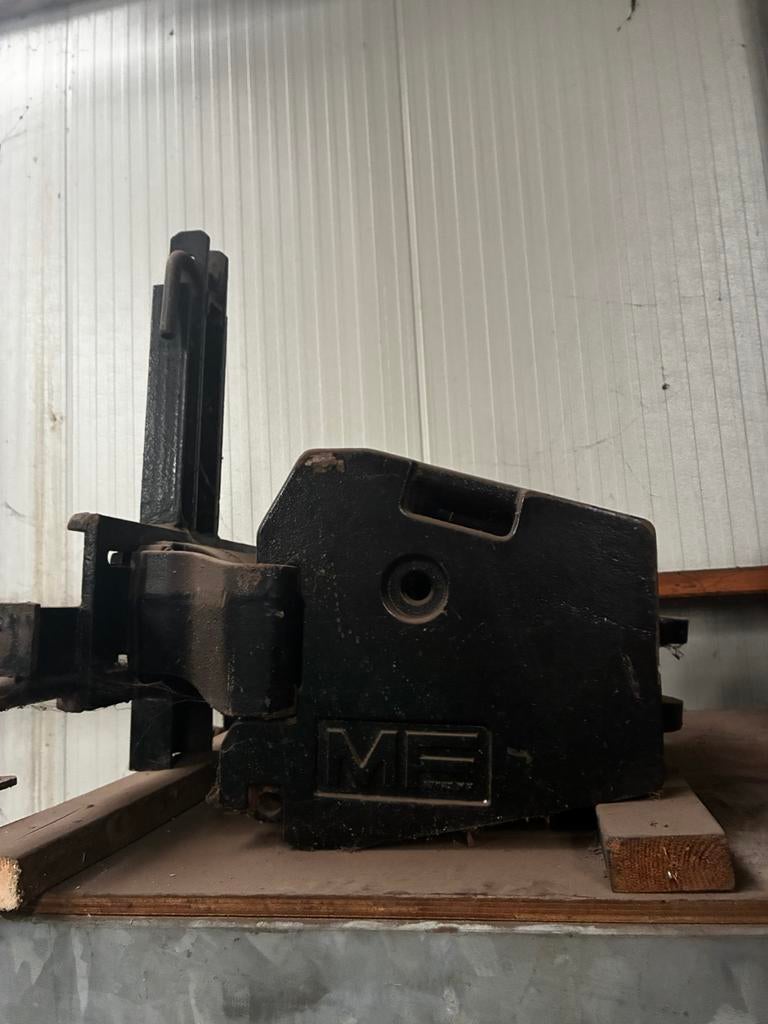 MF frontgewichten set - 8x 45kg met 51kg tussenblok, Ophalen of Verzenden, Akkerbouw, Overige typen