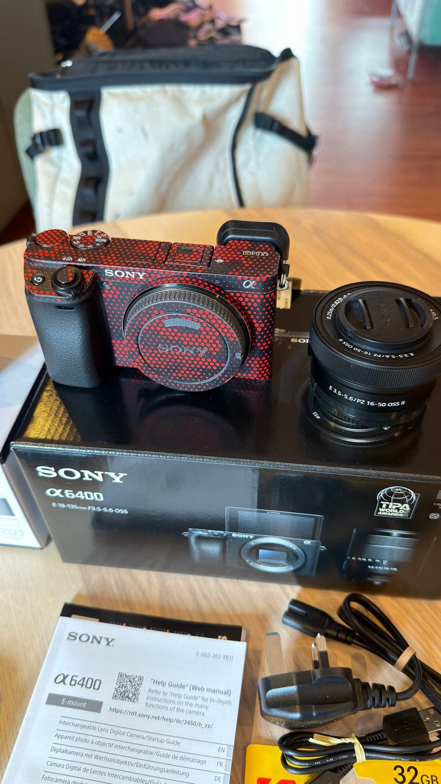 Sony a6400 met kitlens, camo wrap en veel accessoires, Handmatige focus, Ophalen of Verzenden, Zo goed als nieuw, 24 megapixels