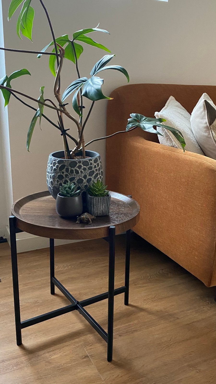 Ronde bijzettafel met houten blad en metalen onderstel, 45 tot 60 cm, Minder dan 55 cm, Rond, Ophalen of Verzenden