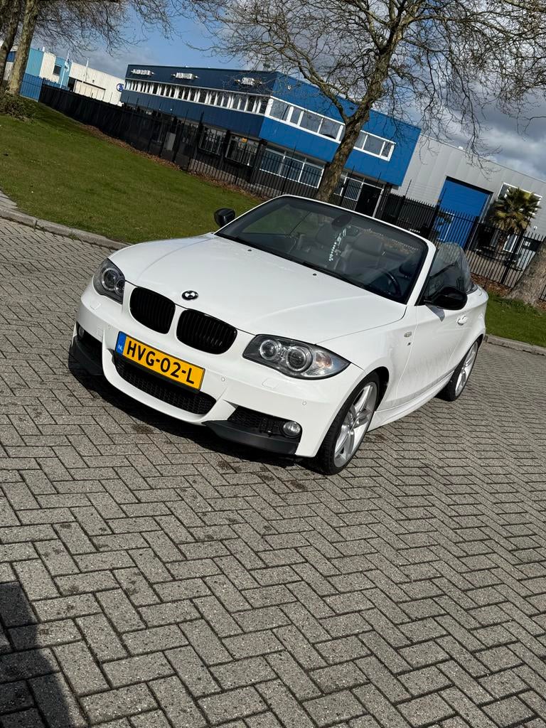BMW 1-Serie 2.0 118I Cabrio 2010 M pakket vol opties, Auto's, BMW, 1-Serie, 1995 cc, Zwart, Cabriolet