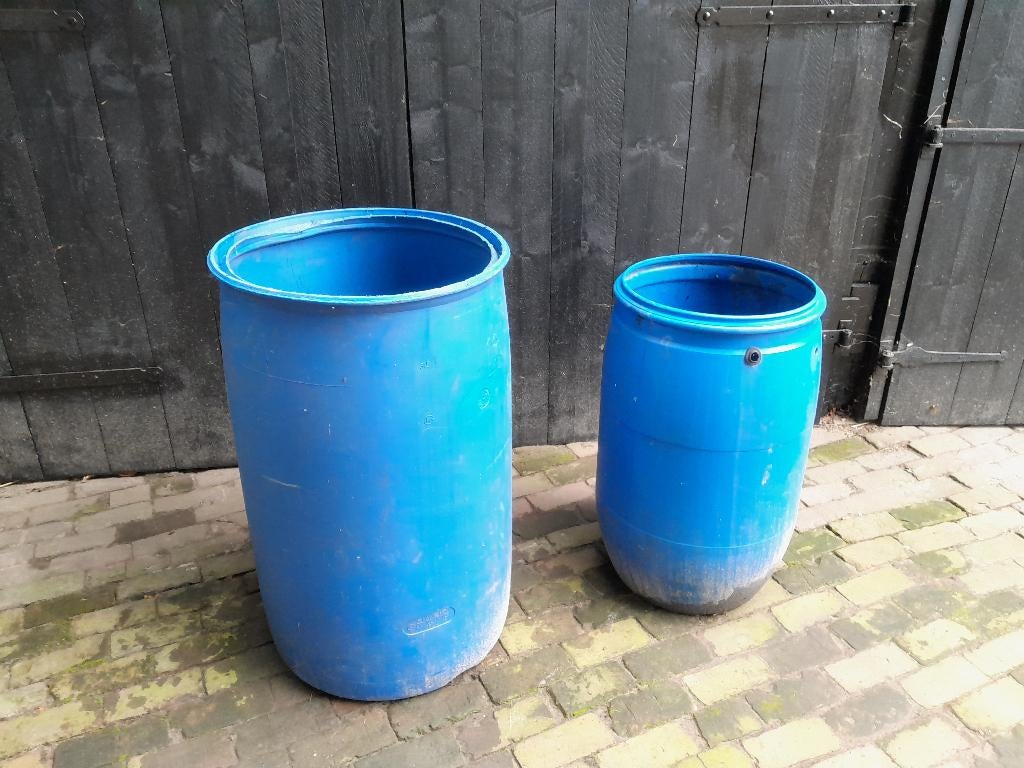 Regentonnen, 2 stuks (ook per stuk te koop), 150 liter of meer, Ophalen, Gebruikt, Kunststof