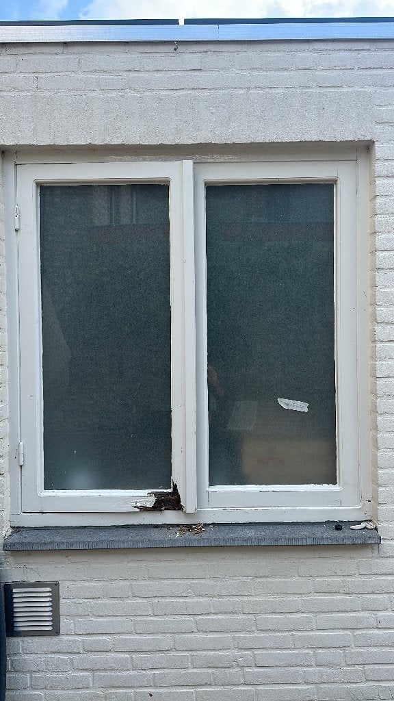 Gezocht: hardhouten kozijn met draai-/kiepraam 135br x 140h, Doe-het-zelf en Verbouw, Gebruikt, Raamkozijn, Inclusief glas, 75 tot 150 cm