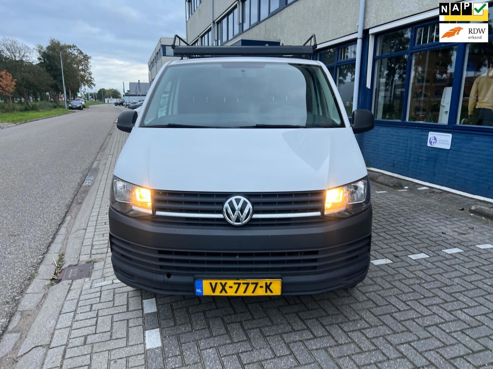 Volkswagen Transporter 2.0 TDI L2H1 NIEUWE KOPPELING/NIEUWE, Auto's, Voorwielaandrijving, Euro 5, 15 km/l, Gebruikt