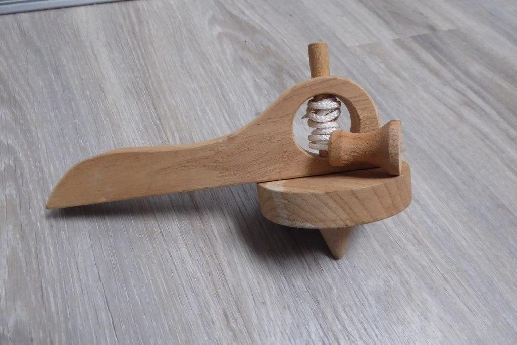 Houten tol / afm.: 6 cm in doorsnee, Ophalen of Verzenden, Zo goed als nieuw