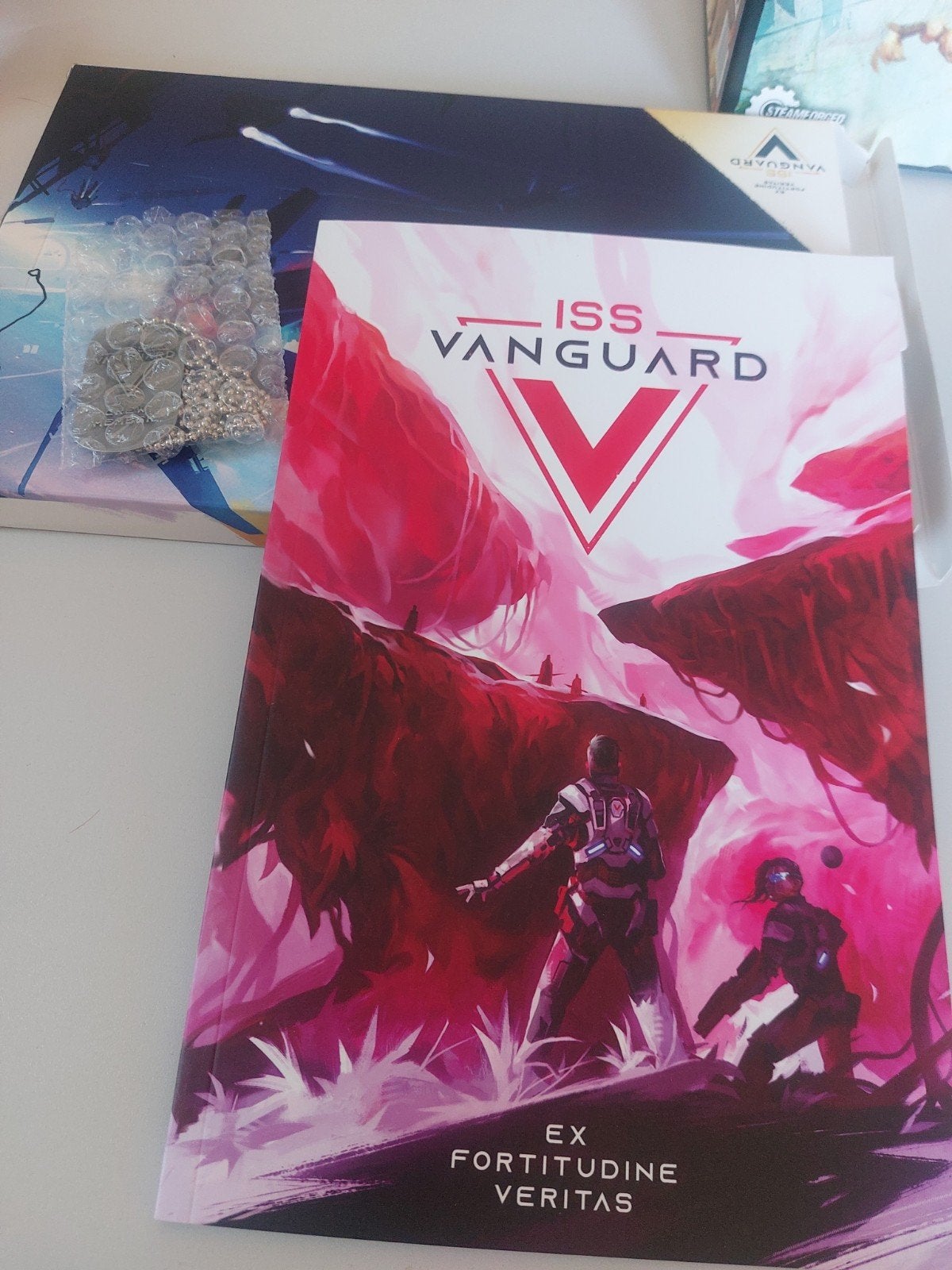 ISS Vanguard: Ex Fortitudine Veritas, Hobby en Vrije tijd, Ophalen of Verzenden, Zo goed als nieuw