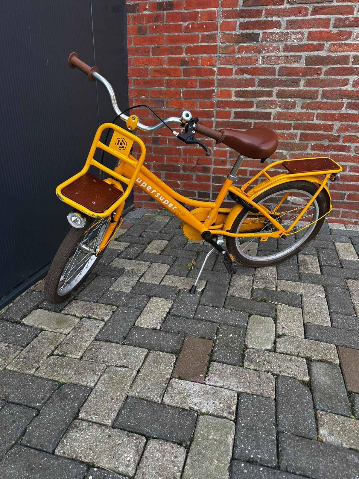 Supersuper Kinderfiets Geel met Bruine Details, Fietsen en Brommers, Fietsen | Meisjes, Ophalen, Terugtraprem, Gebruikt, Handrem