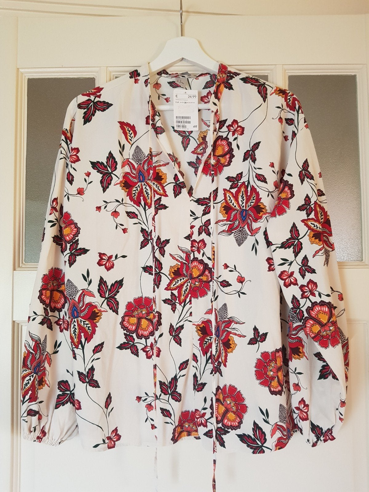 H&M blouse nieuw met kaartje maat 38 wit rode bloemenprint, Ophalen of Verzenden, Nieuw, Maat 38/40 (M), Wit