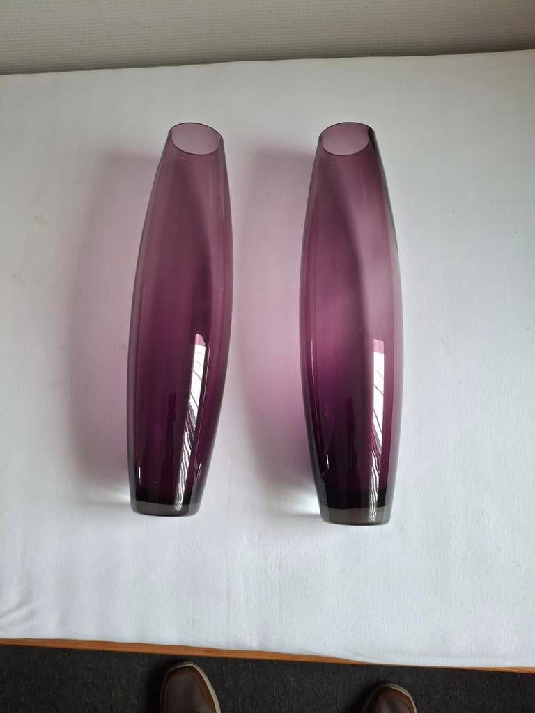 Twee paarse glazen vazen - 50 cm hoog, Ophalen of Verzenden