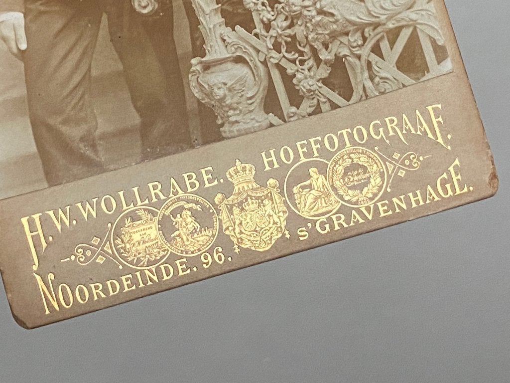 Foto militair samen met zijn vrouw/vriendin (Hoffotograaf ), Gebruikt, Foto, Ophalen of Verzenden, Voor 1940