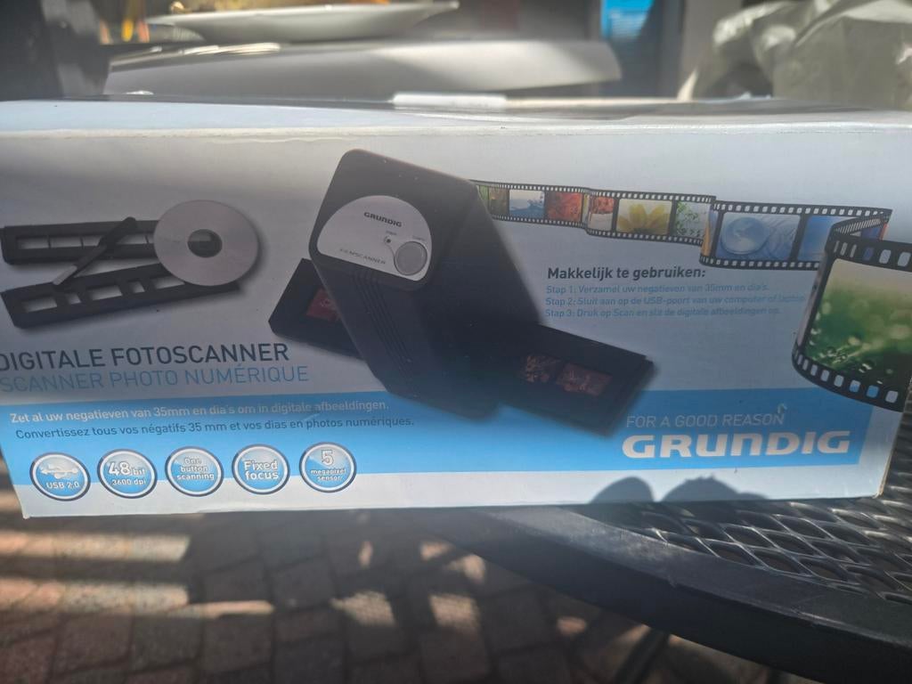 Grundig Digitale Fotoscanner - Dia's en Negatieven, Fotoscanner, Ophalen of Verzenden, Zo goed als nieuw, Windows