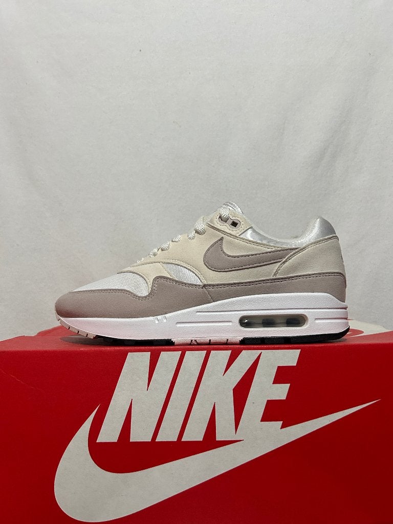 ALS NIEUW! Maat 40 - Nike Air Max 1 Platinum Violet, Overige kleuren, Verzenden, Nike, Nike