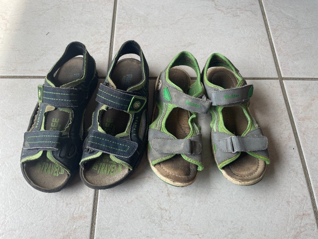 GRATIS kindersandalen en slippers, maat 33 en 35, Ophalen, Gebruikt, Jongen, Overige typen