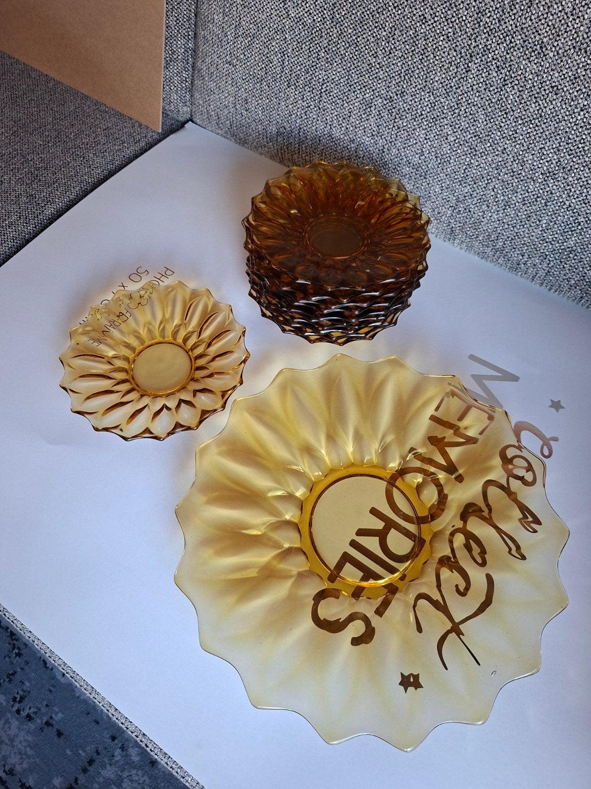 Set van 11 kleine schaaltjes, geel glas, Antiek en Kunst, Ophalen